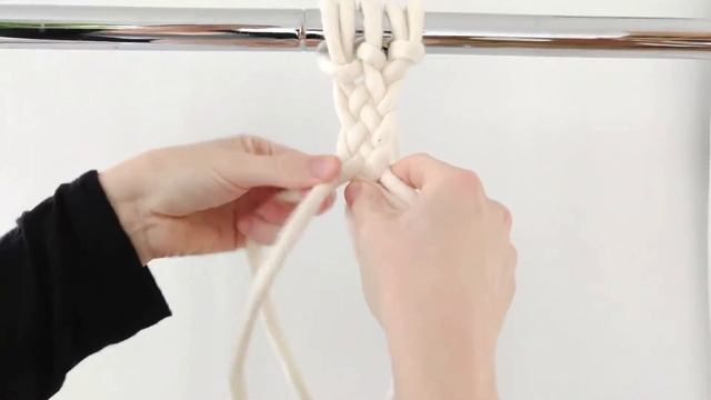 HOW TO BRAID WITH 5 STRANDS // FIVE STRAND BRAID TUTORIAL смотреть онлайн