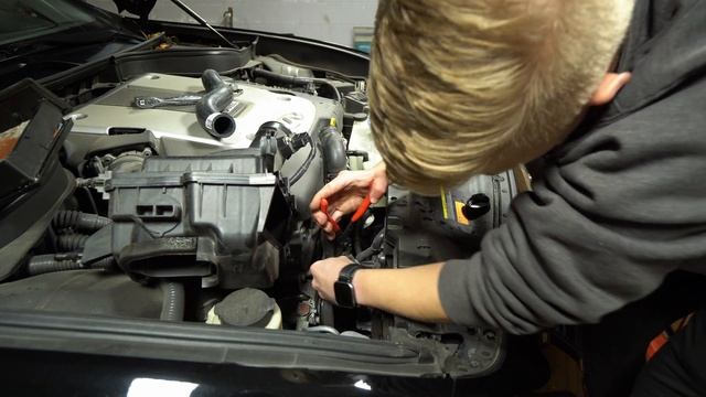 Upper Radiator Hose Infiniti G37 Replacement смотреть онлайн