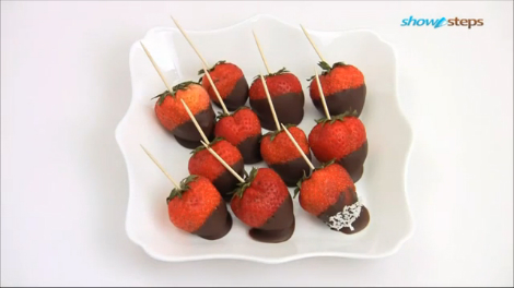 Как приготовить десерт «Клубника в шоколаде» смотреть онлайн