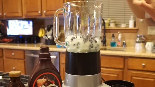 DIY STARBUCKS FRAPPUCCINO | DOUBLE CHOCOLATE CHIP смотреть онлайн