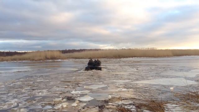 Вездеход Арго 6х6 FRONTIER на Псковском озере смотреть онлайн