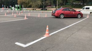 Упражнение на автодроме: Въезд в гараж