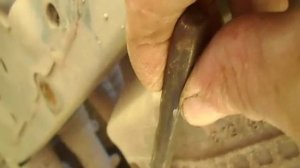 Рено Логан.  Как открутить прикипевшую масляную пробку поддона двигателя