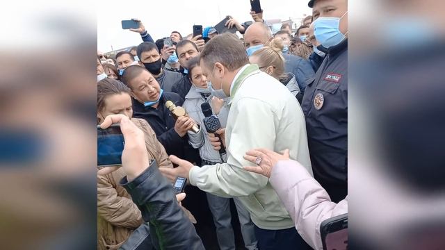 ТЫСЯЧИ РОСТОВЧАН ВЫШЛИ НА УЛИЦУ. Закрыто 4 рынка. смотреть онлайн
