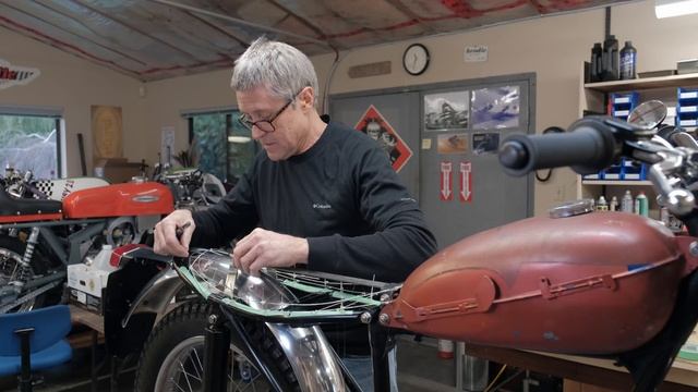 How to make a fiberglass mold for a motorcycle seat // Paul Brodie's Shop смотреть онлайн