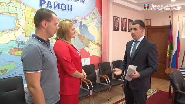 Молодой семье вручили свидетельство на приобретение жилья смотреть онлайн