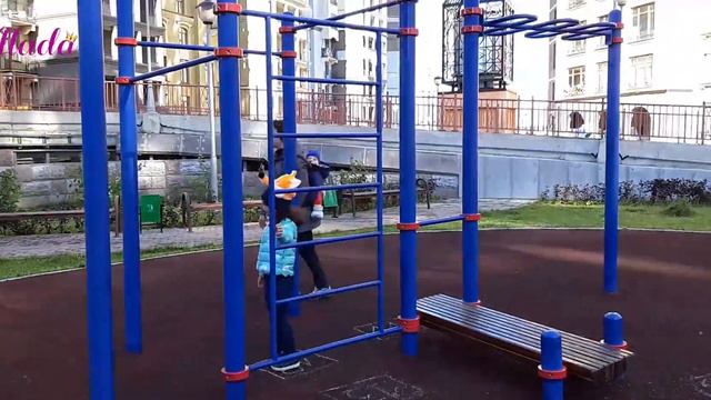 Мисс Эллада на дне рождения подруги смотреть онлайн