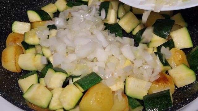 Очень вкусное ОВОЩНОЕ РАГУ из кабачков с картофелем) смотреть онлайн