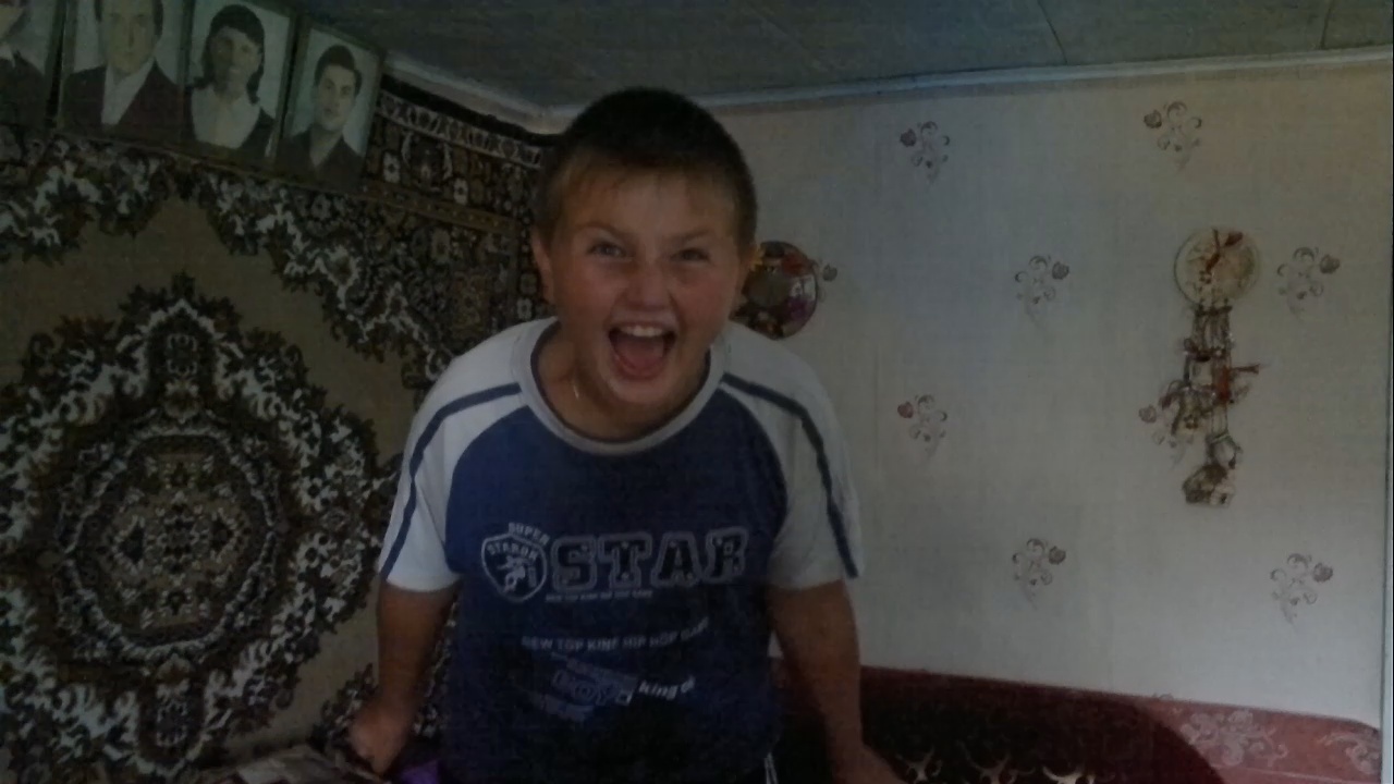 Пацан громко орёт смотреть онлайн