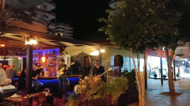 Вечерний Махмутлар, живая музыка. 27-е октября, девять часов вечера. Аланья Анталья Турция