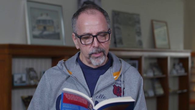 Jamie Rich reads Sonnet 146 from Vern Barnet's "Thanks for Noticing" смотреть онлайн