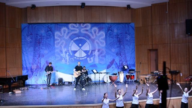 " Сансара"Василий «Баста». исполняет кавер -группа"Пацаны Не Танцуют" смотреть онлайн