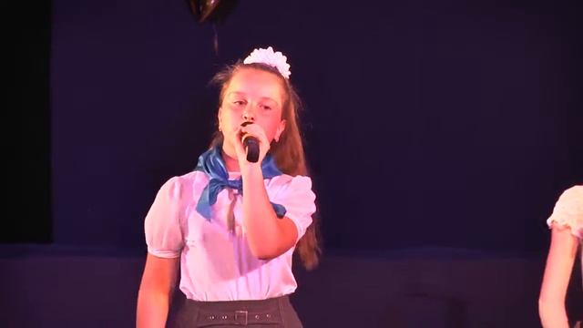 Попурри песен из кинофильмов. Минусовка под видео. Поёт студия 7 нот смотреть онлайн