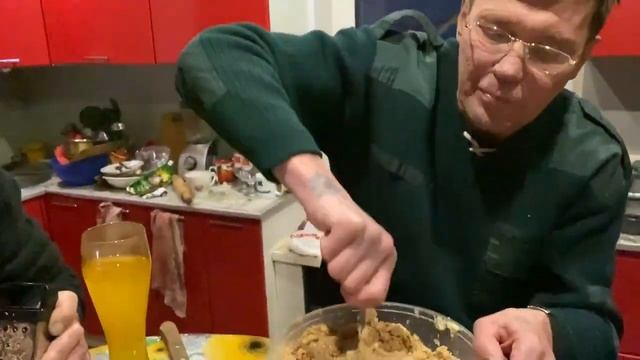 ОЛЕГ МОНГОЛ,РУСЛАН ГИТЕЛЬМАН,ИРИШКА ЧИКИ ПИКИ,БЕЗУМНЫЙ ПАША, КАК ГОТОВЯТ НА ЗОНЕ ТОРТ ОТ САНИ БЫКА! смотреть онлайн