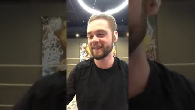 День 6 Максим Романенко Упражнения для осанки, плеч и рук смотреть онлайн