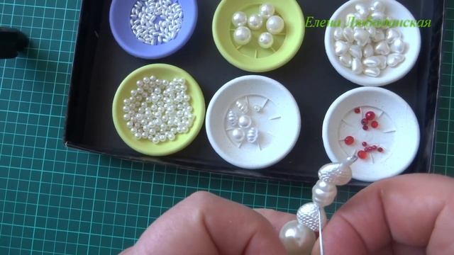 Фигурки из бусин. Как сделать лебедя.