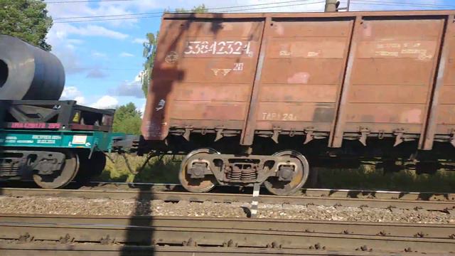 Электровоз ВЛ11.8-632/633 с длинным грузовым поездом смотреть онлайн