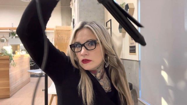 Bio Ionic 1 1/4 Barrel Curling Iron смотреть онлайн