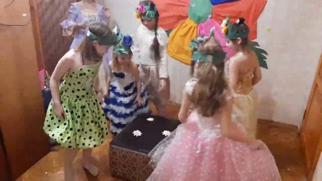 На 8 марта 9 веселых игр и конкурсов для детей от 5-10 лет в квартире и не только!!!! смотреть онлайн