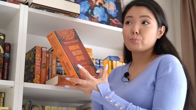 ТУР ПО КНИЖНЫМ ПОЛКАМ ? Показываю книжный шкаф и 400 книг ? смотреть онлайн