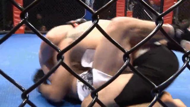 Matteo Leoni vs Mini Federico KL MMA final 4 men tournament Cage Fight 6 at Crazy Bull Cafè смотреть онлайн