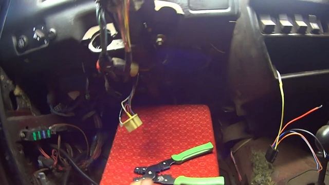 МАГНИТОЛА В НИВУ БЕЗ КОЛХОЗА СВОИМИ РУКАМИ. Установка магнитолы от замка зажигания. ACC-режим смотреть онлайн