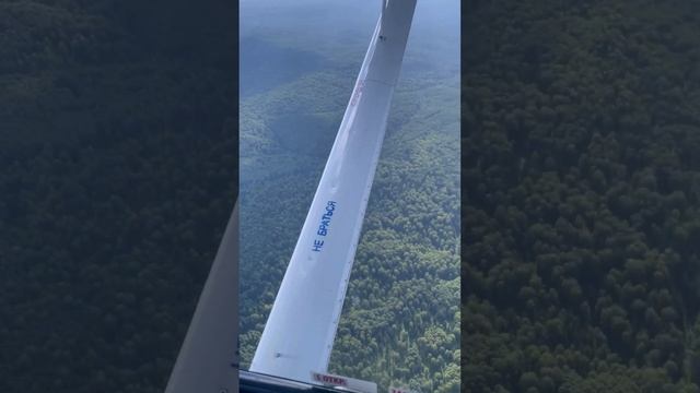 Под крылом самолёта о чем-то поет зелёное море тайги. смотреть онлайн