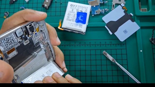 Z Flip5 5G смотреть онлайн