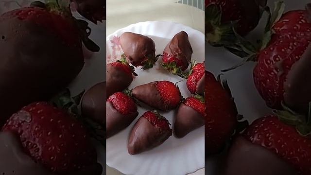 КЛУБНИКА В ШОКОЛАДЕ, ДЕСЕРТ ИЗ КЛУБНИКИ смотреть онлайн