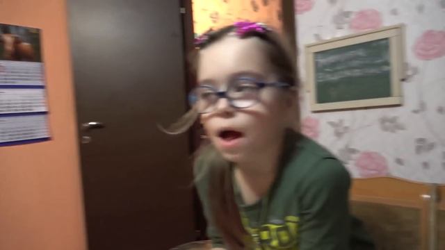 Не хочу в школу // Дарина - всё крашусь в блондинку // 1.03.21. смотреть онлайн