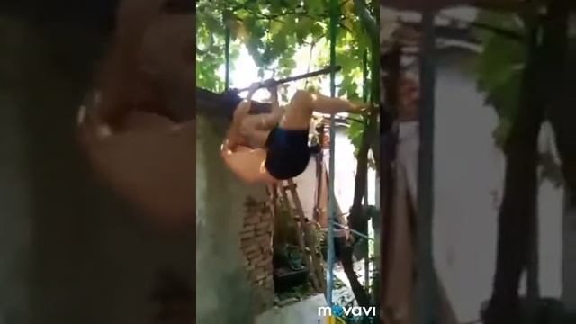 Мастер класс на турнике.))Мишаня жжёт. смотреть онлайн