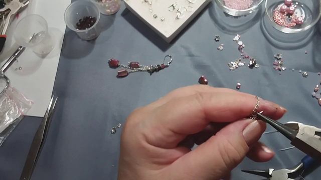 КОМПЛЕКТ "ПЕРЛАМУТРОВЫЙ МИКС" . СЕРЬГИ,БУСЫ,БРАСЛЕТ.МК. ЧАСТЬ 1 смотреть онлайн