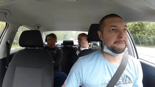 не совсем трезвые ребята решили поспорить на счёт ремня безопасности! смотреть онлайн