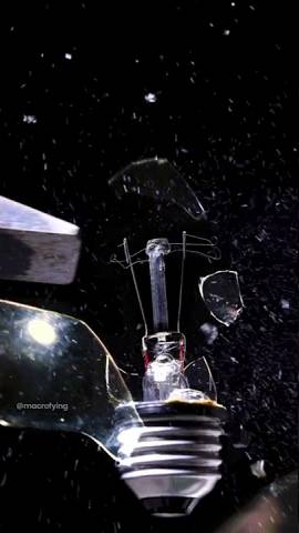 Lightbulb vs Hammer смотреть онлайн