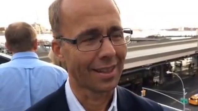 Intervju med Henrik Carlsen, världsmästaren Magnus Carlsens pappa смотреть онлайн