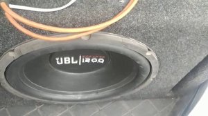 Почему отключается сабвуфер???