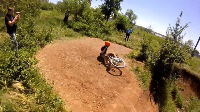 Сделал бэкфлип на спор! 50р на кону ?