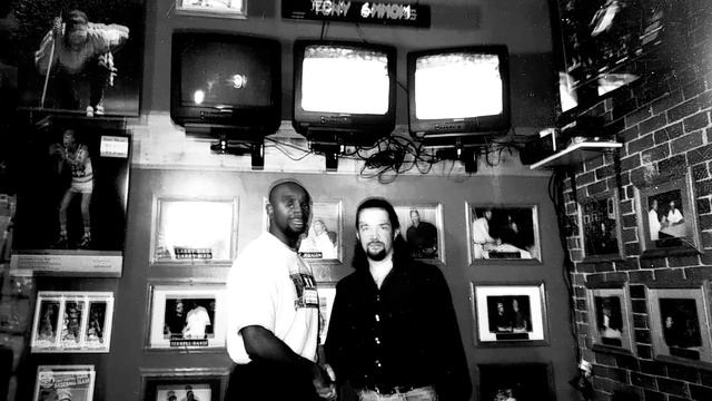 Ed Richards & NE Patriots Tony Simmons @ Sportscentre Authenticated Store- (SCA) - смотреть онлайн