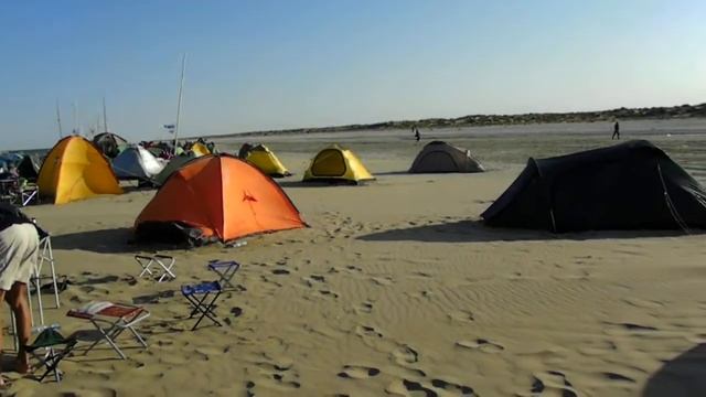 Теплый каспийский ветерок ласково треплет арматуру :) смотреть онлайн