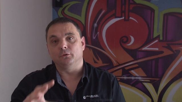 Comparing the HD video quality of a Canon HF S21 side-by-side with a Sony HXR-NX5 смотреть онлайн