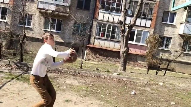 как забросить правильно мяч в корзину смотреть онлайн