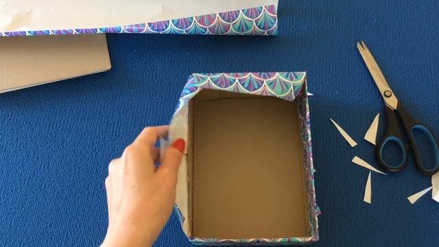 Из обычного картона сделала красивый декор для дома. Поделки из картонных коробок. смотреть онлайн