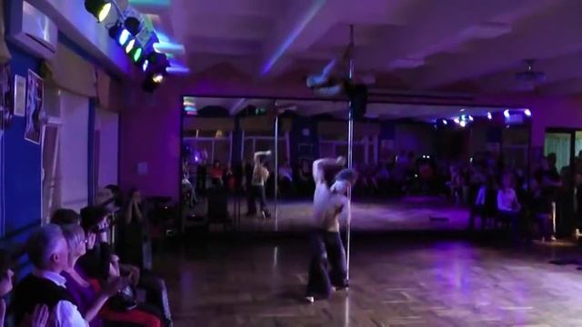 Выступление преподавателей Pole Dance на вечеринке RED милонга смотреть онлайн