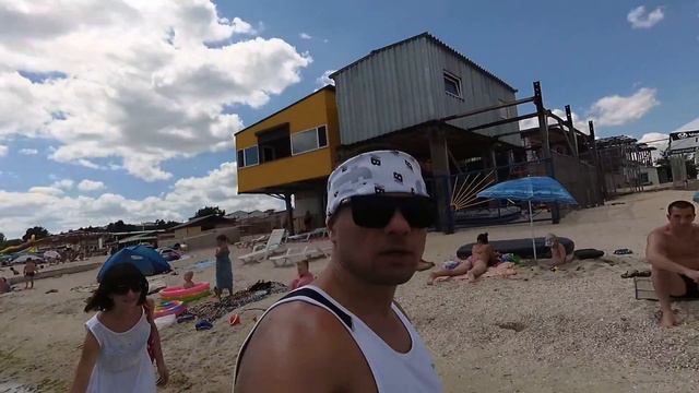 Кирилловка! Идём по пляжу и ищем лучшее место для купания и загара смотреть онлайн