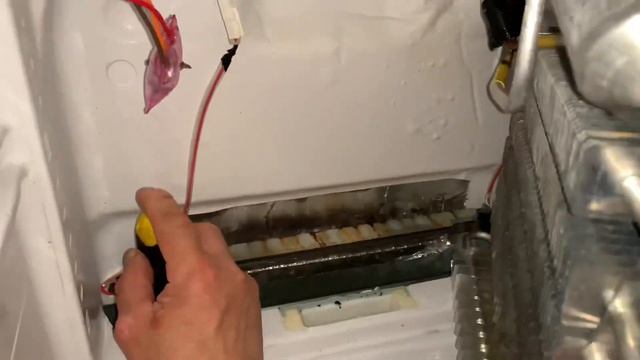 Samsung RT37GCSW2 - забитый дренаж,замерзшая заслонка . смотреть онлайн