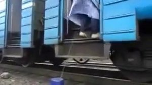 находчивая бабушка садится в электричку