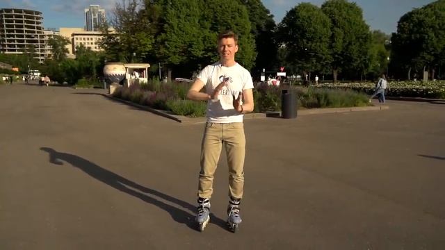 Как ездить задом на роликах | Школа роликов RollerLine Роллерлайн в Москве смотреть онлайн