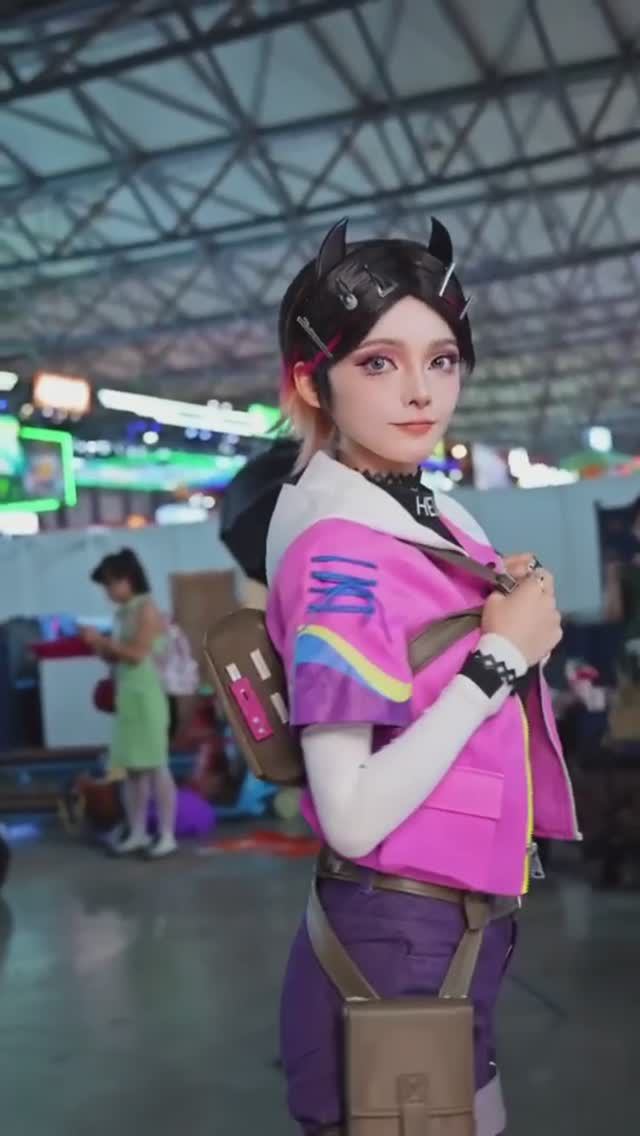 Милая девушка косплей аниме валорант клов смотреть онлайн