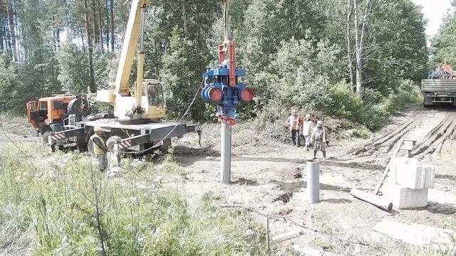 Вибропогружатель В 11.44 (ОЗСМ). Погружение стальной трубы. смотреть онлайн