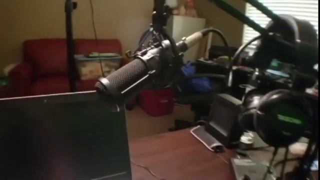 Condencer Microphone Review: Audio Technica (AT2020) Cardioid for Podcasting смотреть онлайн